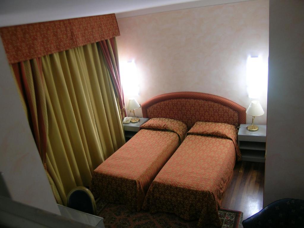 Hotel Da Vito Campagna Lupia エクステリア 写真