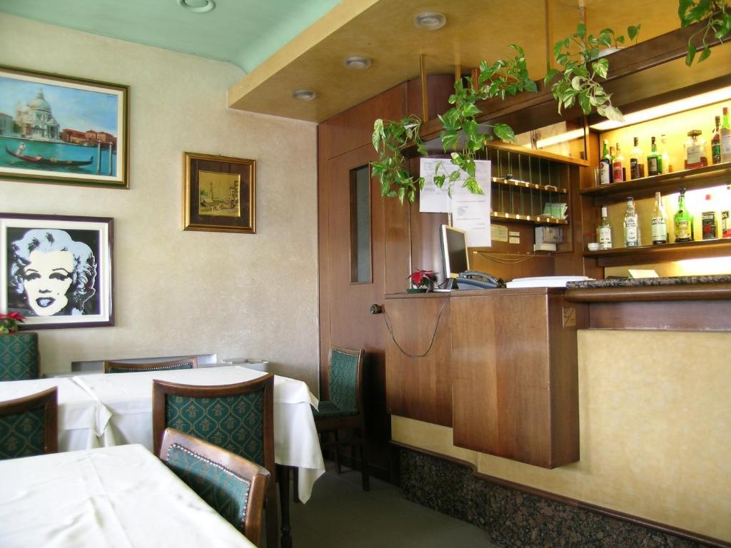 Hotel Da Vito Campagna Lupia エクステリア 写真