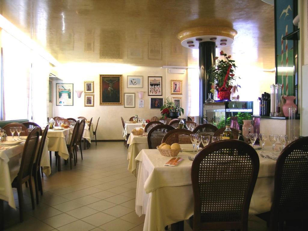 Hotel Da Vito Campagna Lupia エクステリア 写真