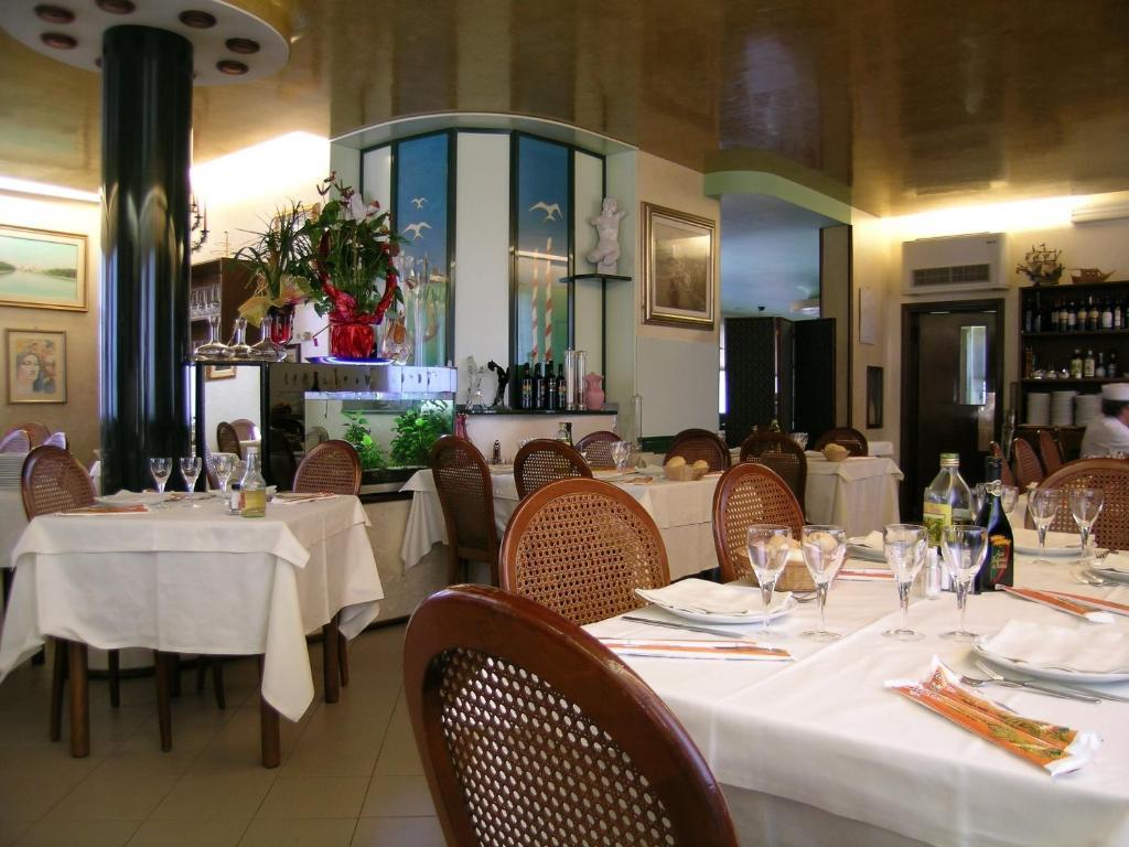 Hotel Da Vito Campagna Lupia エクステリア 写真