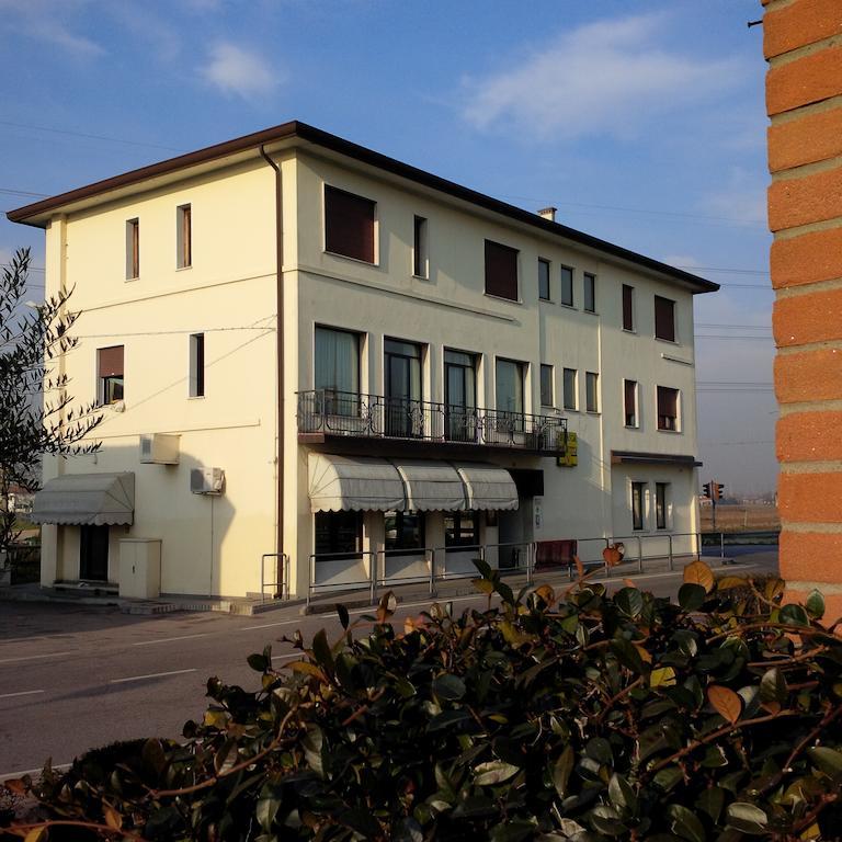 Hotel Da Vito Campagna Lupia エクステリア 写真