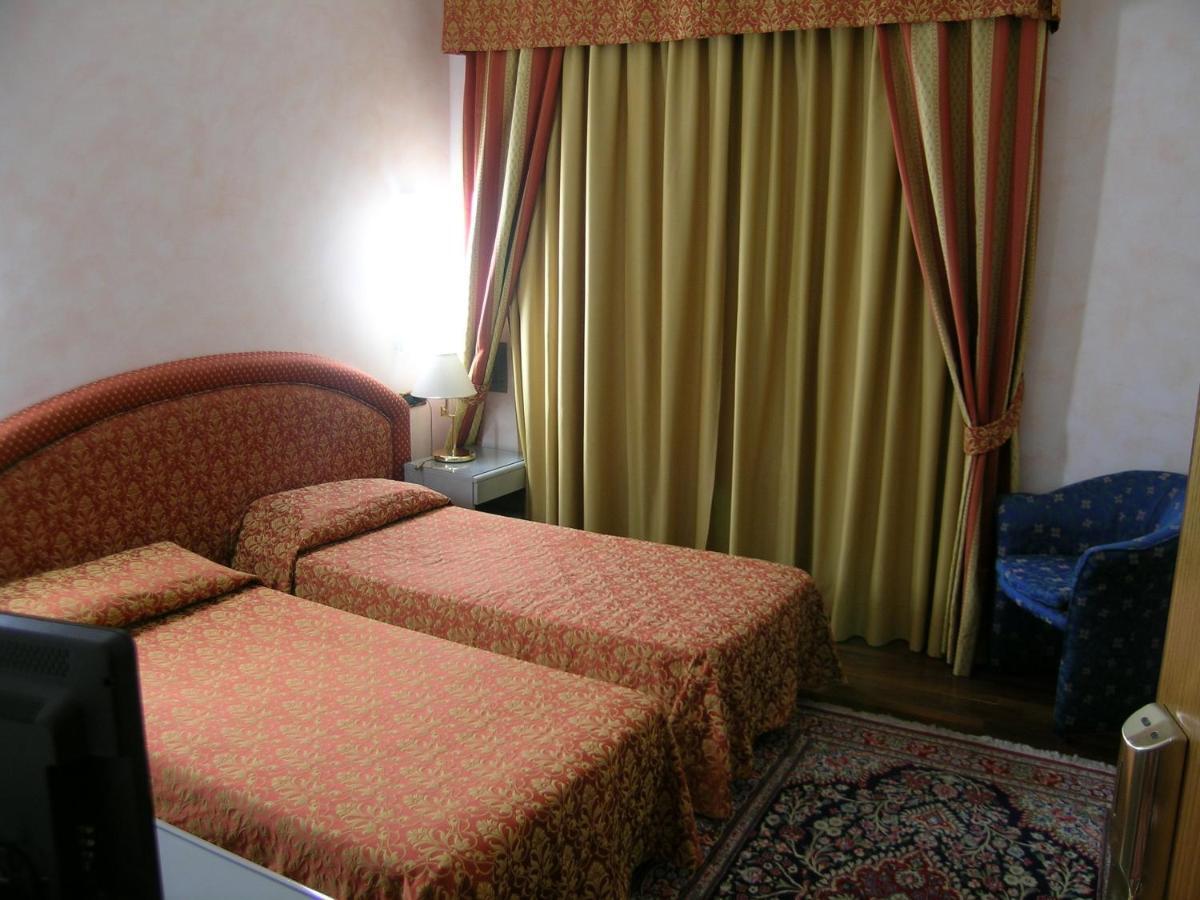 Hotel Da Vito Campagna Lupia エクステリア 写真